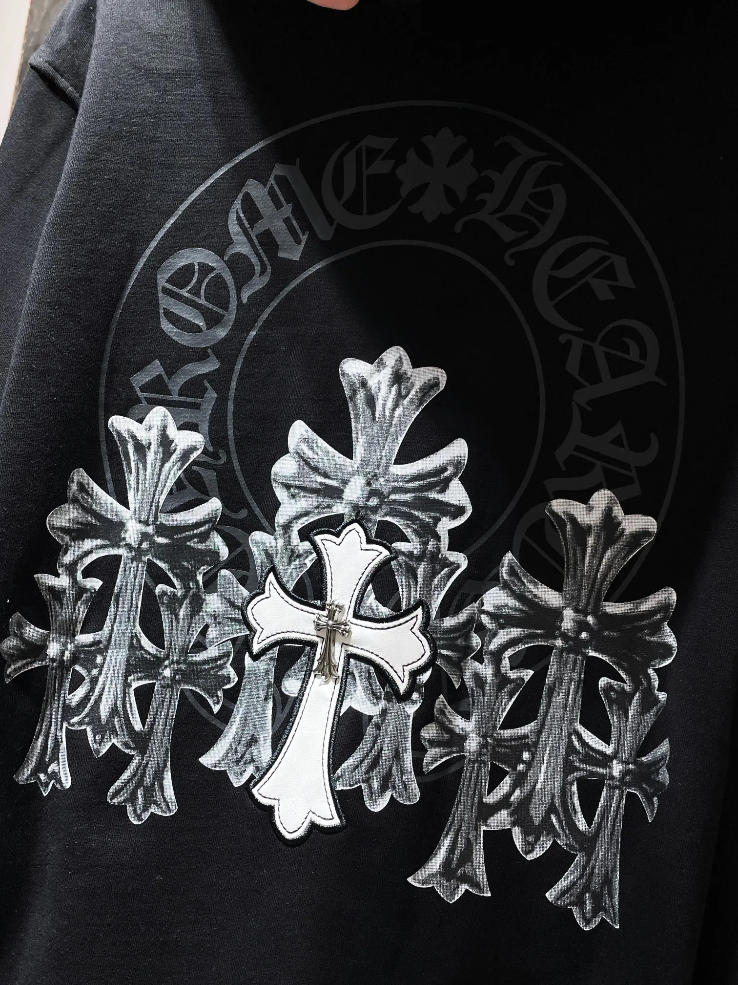 P246 Chrome Hearts Autumn and Winter 2025 Counter Synchronization ❤️ Chrome Sanskrit hooded sweatshirt High version embroidery ➕ Leather version Improved customized version 1:1 high-weight high-quality fabric 🌈Recommended colors: white black 🌈 Size: S, M, L, XL